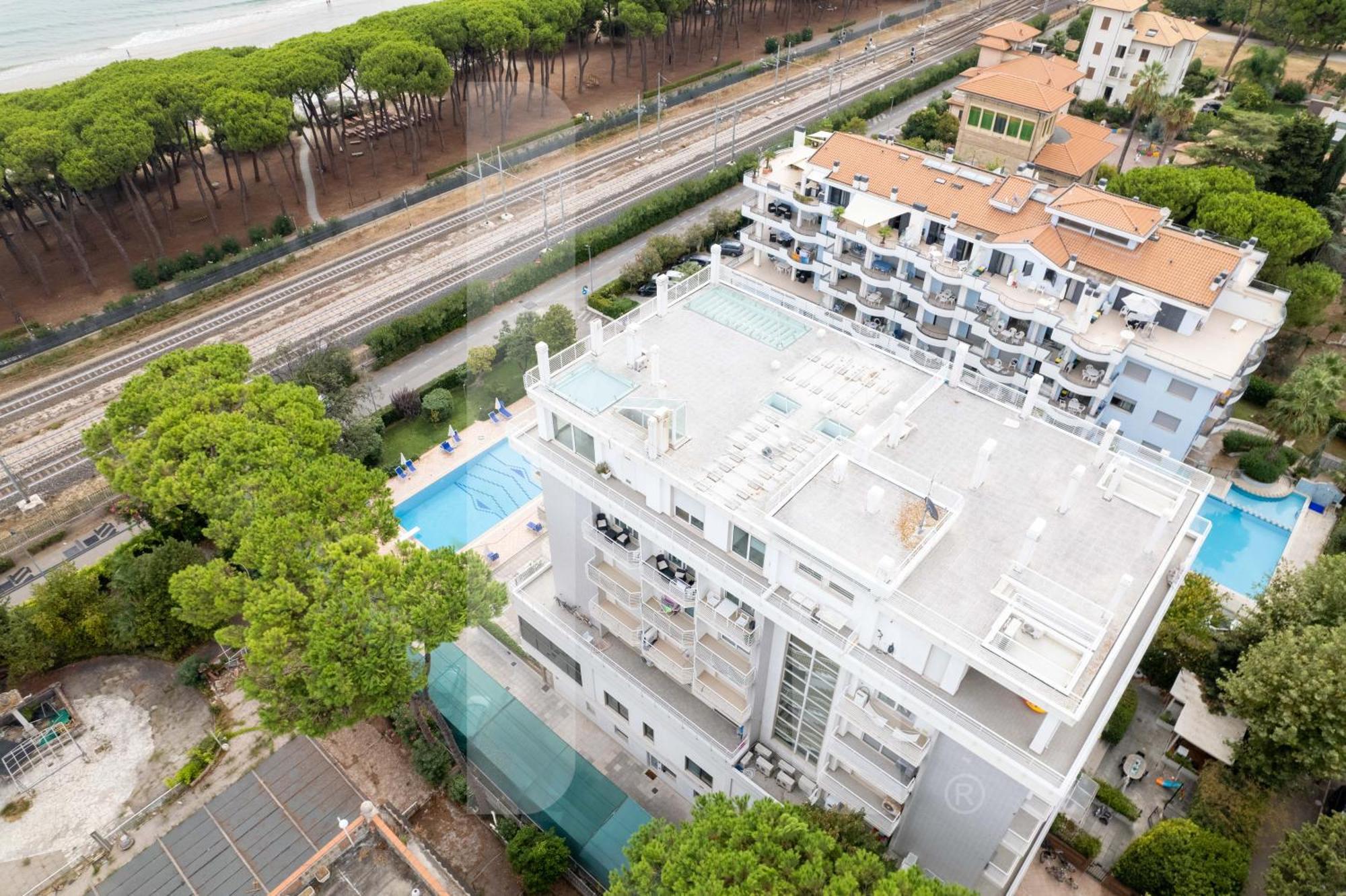Homiday - Residence Prestige Pineto Bagian luar foto