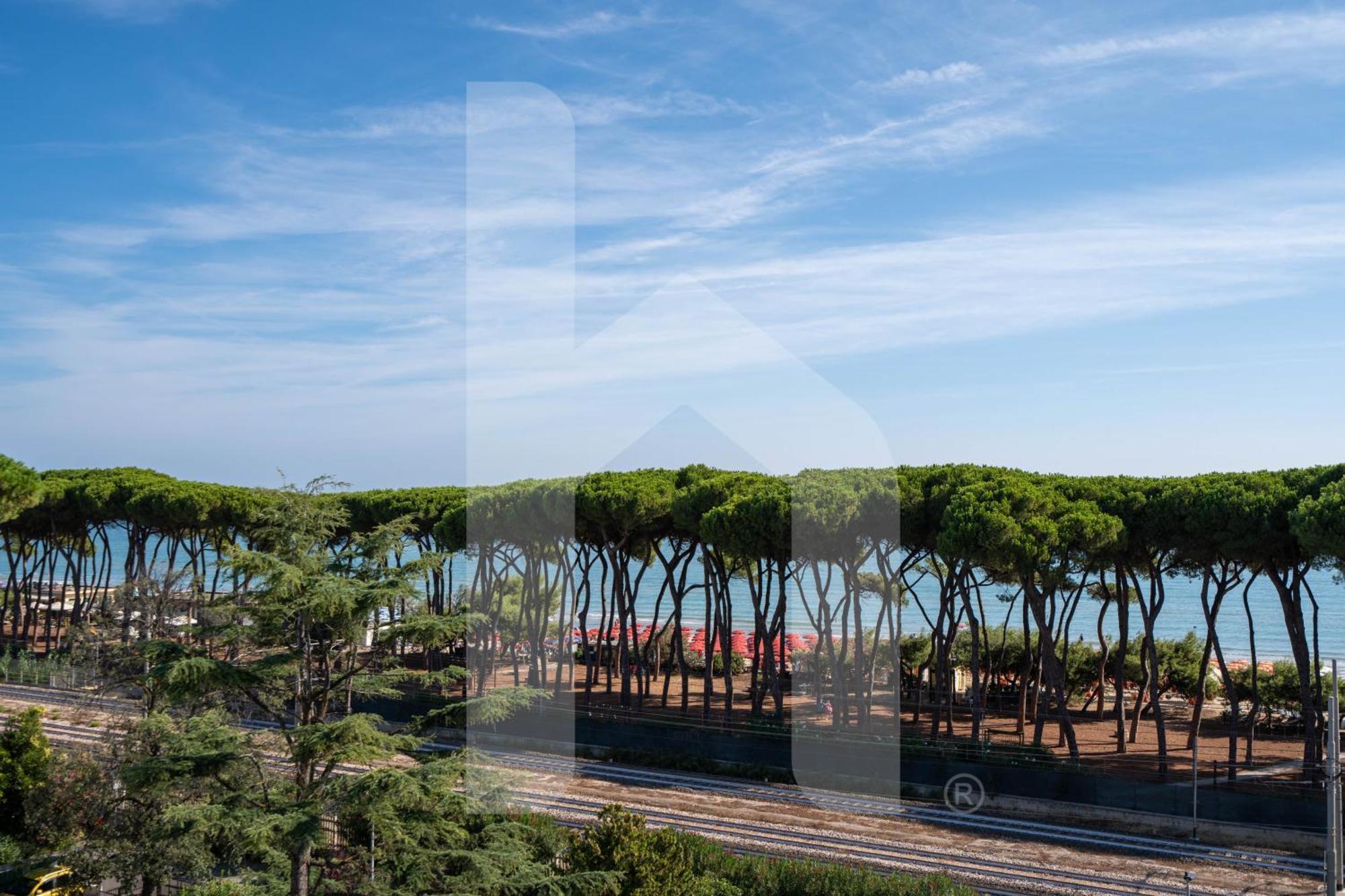 Homiday - Residence Prestige Pineto Bagian luar foto