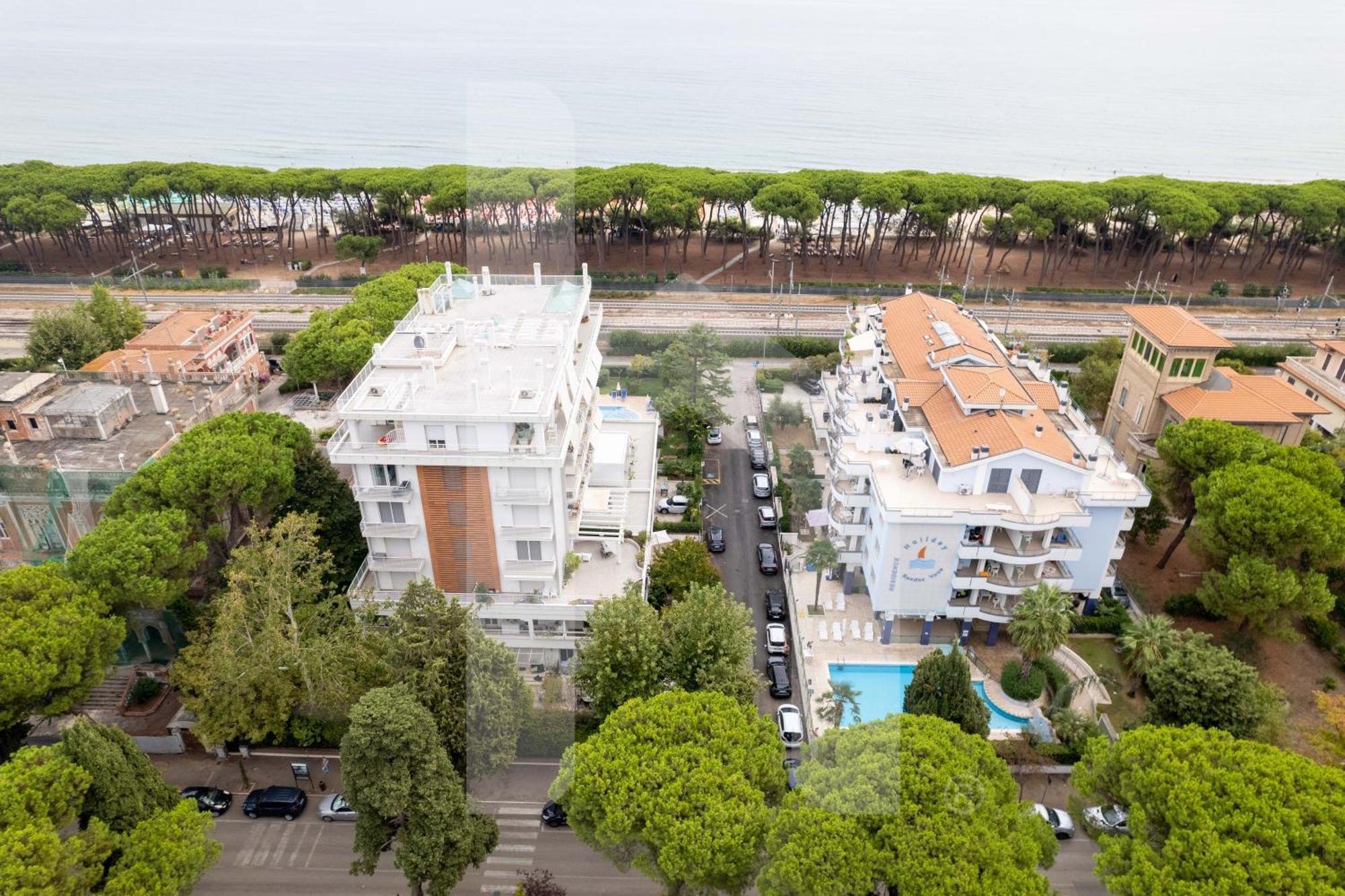Homiday - Residence Prestige Pineto Bagian luar foto