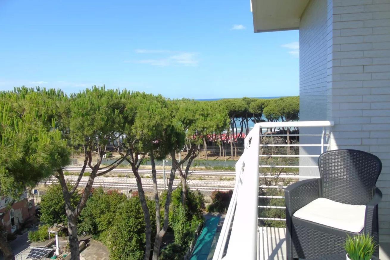 Homiday - Residence Prestige Pineto Bagian luar foto