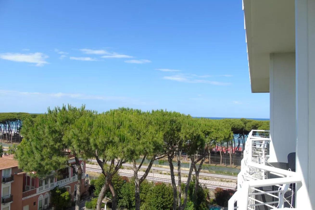Homiday - Residence Prestige Pineto Bagian luar foto
