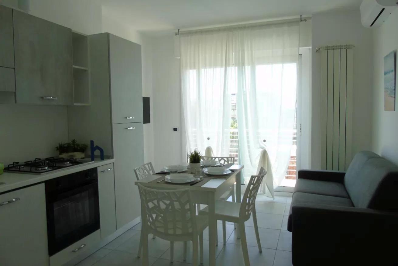 Homiday - Residence Prestige Pineto Bagian luar foto